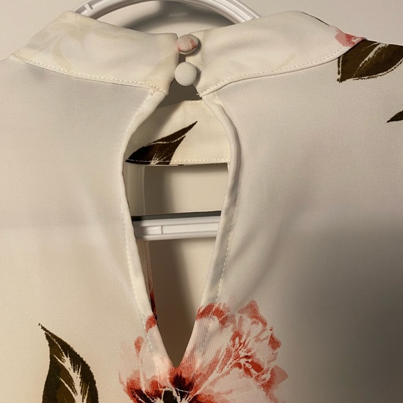 RW&CO floral blouse - Picture 3 of 5